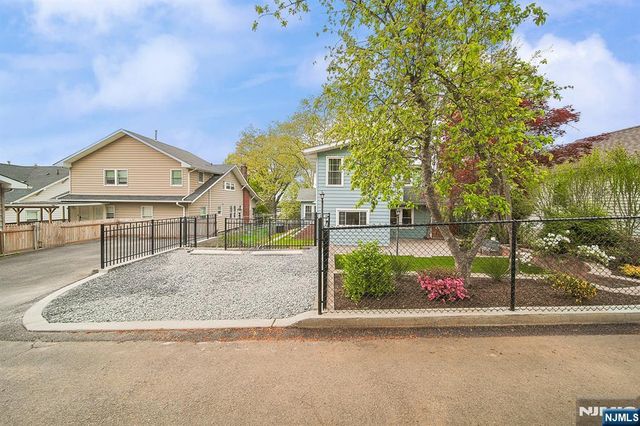 586 Hillside Street, Ridgefield, NJ 07657