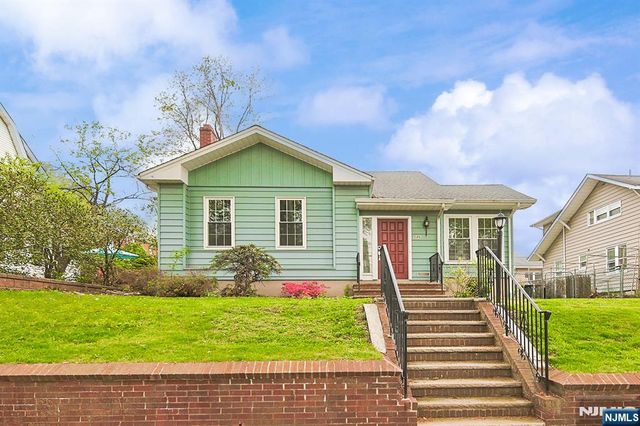 586 Hillside Street, Ridgefield, NJ 07657