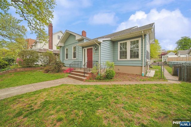 586 Hillside Street, Ridgefield, NJ 07657