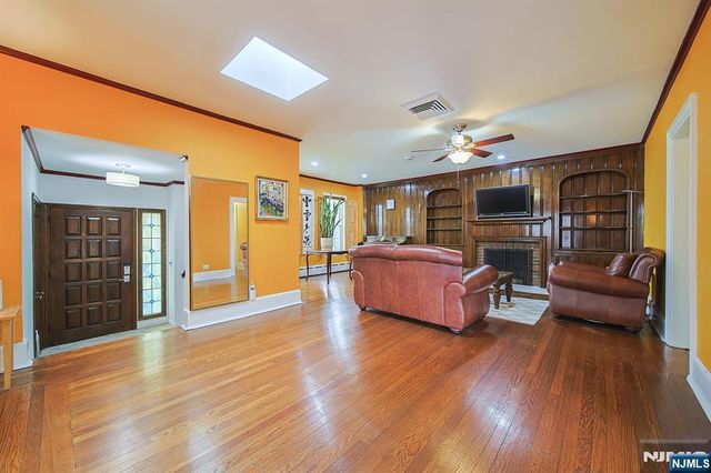 586 Hillside Street, Ridgefield, NJ 07657