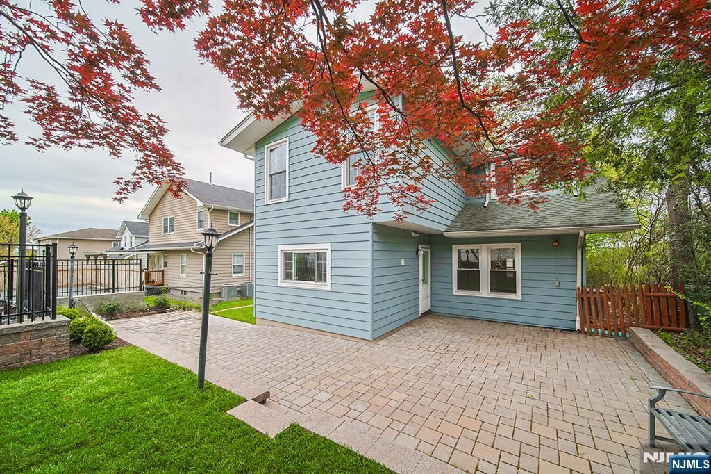 586 Hillside Street, Ridgefield, NJ 07657