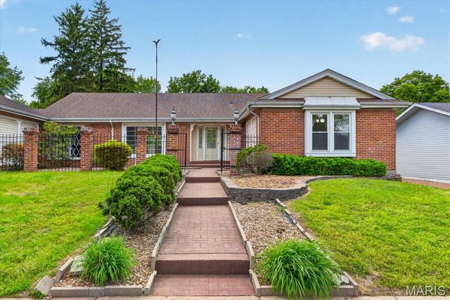5 Blossomwood Court, Florissant, MO 63033