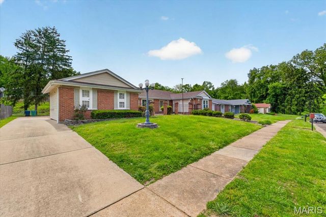 5 Blossomwood Court, Florissant, MO 63033