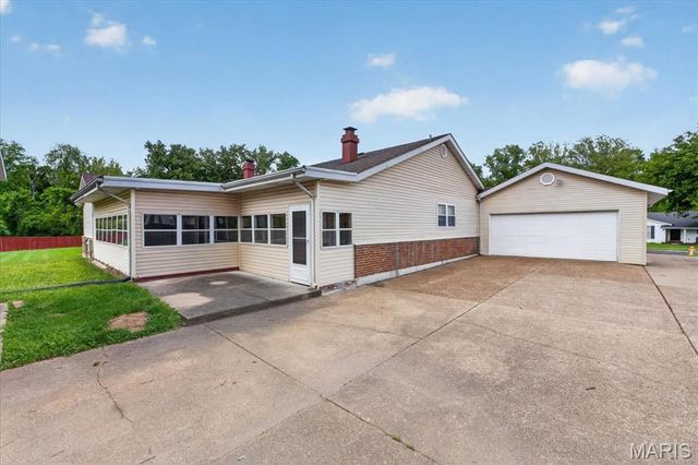 5 Blossomwood Court, Florissant, MO 63033