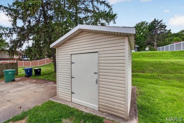 5 Blossomwood Court, Florissant, MO 63033