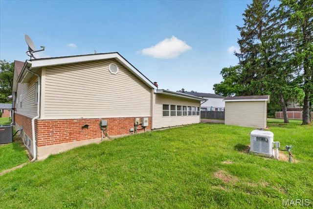 5 Blossomwood Court, Florissant, MO 63033