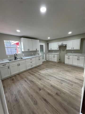 606 County Road 379, Cleveland, TX 77328