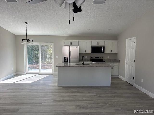 2420 W Menores Drive, Citrus Springs, FL 34434