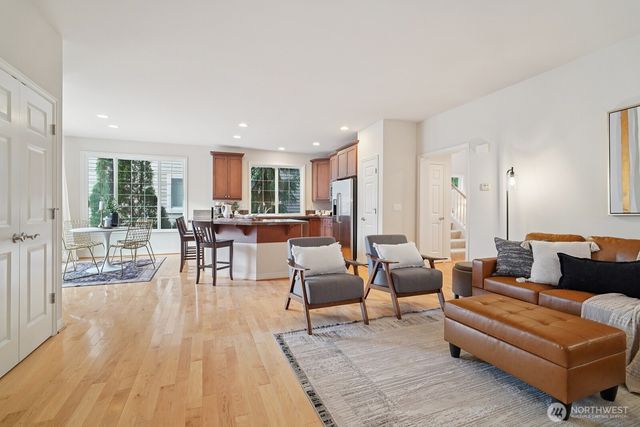 2038 30th Lane NE, Issaquah, WA 98029