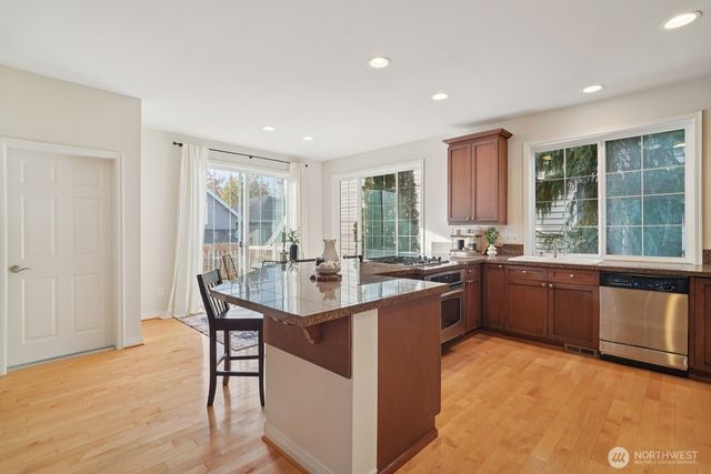 2038 30th Lane NE, Issaquah, WA 98029