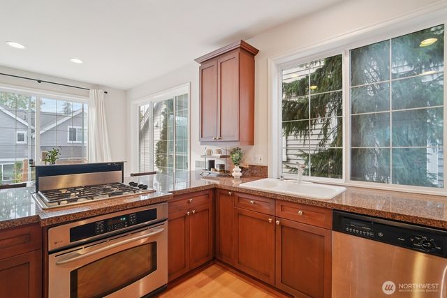 2038 30th Lane NE, Issaquah, WA 98029