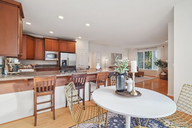 2038 30th Lane NE, Issaquah, WA 98029