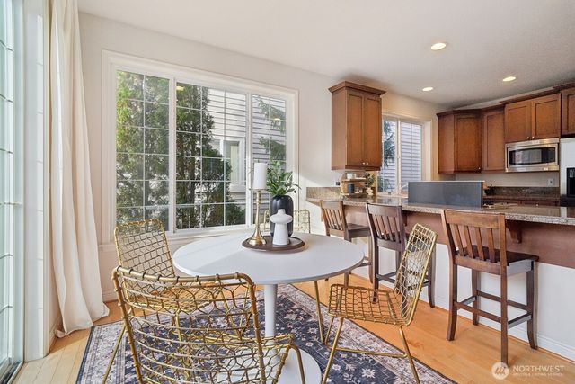 2038 30th Lane NE, Issaquah, WA 98029