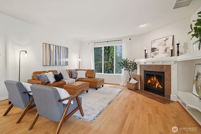 2038 30th Lane NE, Issaquah, WA 98029