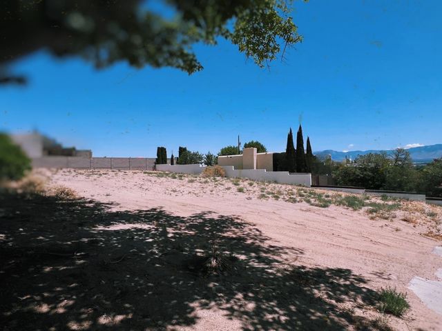 3837 Riverview Road NW, Albuquerque, NM 87105