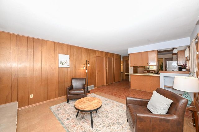 5316 Robin DRIVE, Greendale, WI 53129