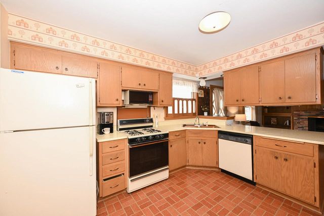 5316 Robin DRIVE, Greendale, WI 53129