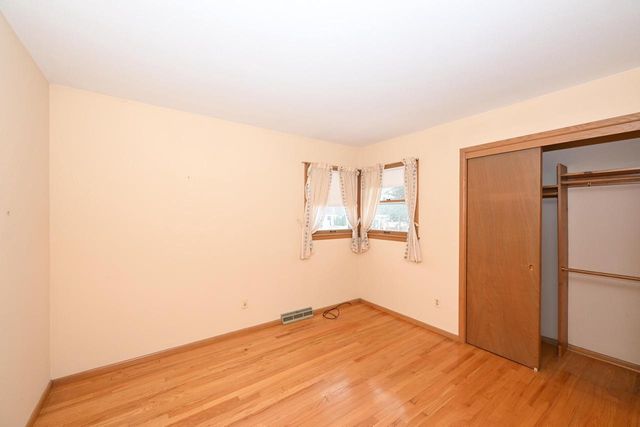 5316 Robin DRIVE, Greendale, WI 53129