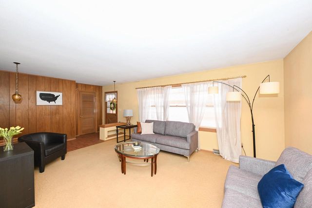 5316 Robin DRIVE, Greendale, WI 53129