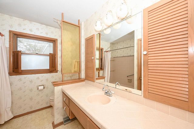 5316 Robin DRIVE, Greendale, WI 53129