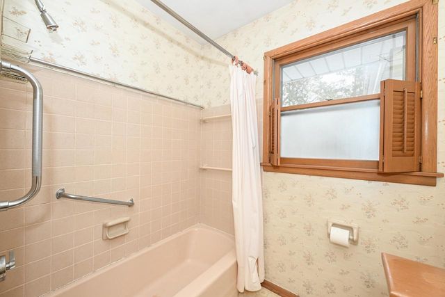 5316 Robin DRIVE, Greendale, WI 53129