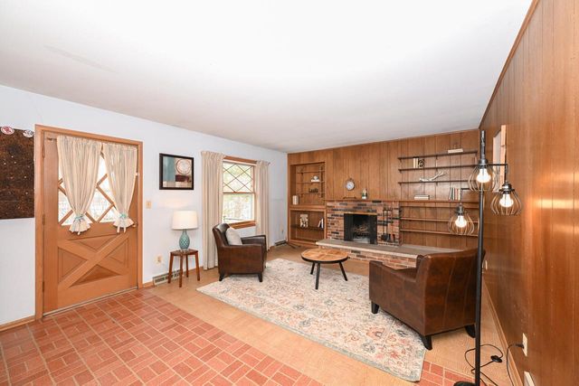 5316 Robin DRIVE, Greendale, WI 53129