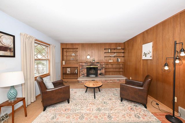 5316 Robin DRIVE, Greendale, WI 53129