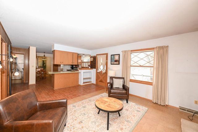 5316 Robin DRIVE, Greendale, WI 53129