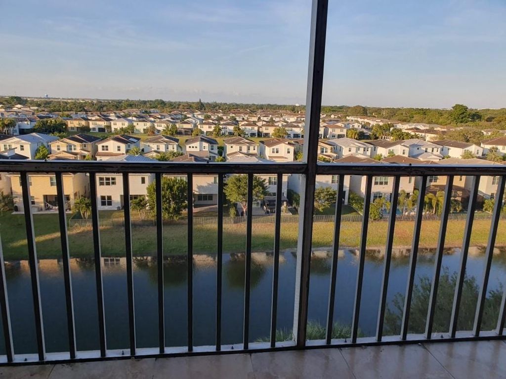 1101 Crystal Lake Dr 704, Deerfield Beach, FL 33064