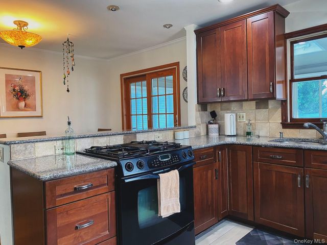 19 Stewart Street, Plainview, NY 11803