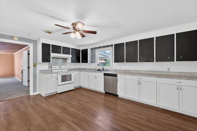 5979 Highway 100, Bon Aqua, TN 37025