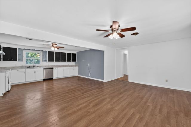 5979 Highway 100, Bon Aqua, TN 37025