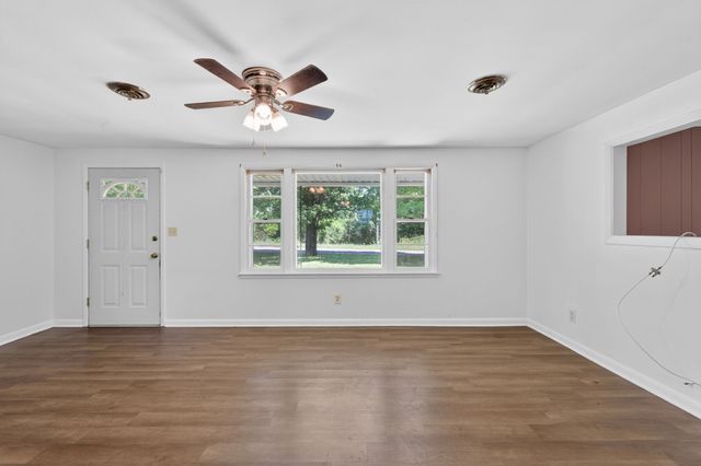 5979 Highway 100, Bon Aqua, TN 37025