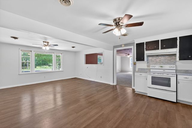 5979 Highway 100, Bon Aqua, TN 37025
