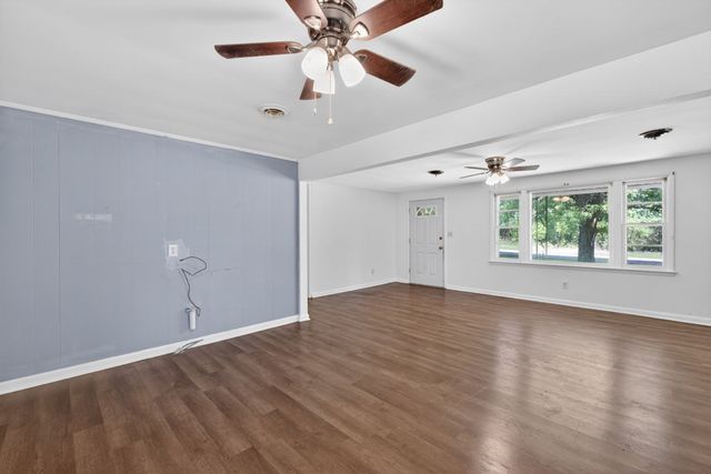 5979 Highway 100, Bon Aqua, TN 37025