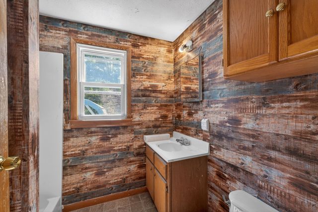 5979 Highway 100, Bon Aqua, TN 37025