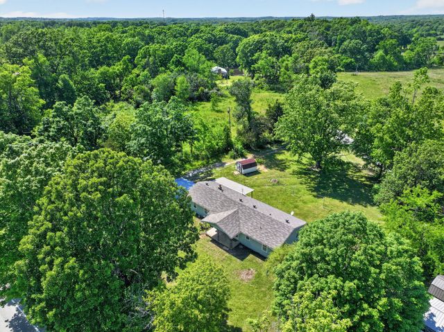 5979 Highway 100, Bon Aqua, TN 37025