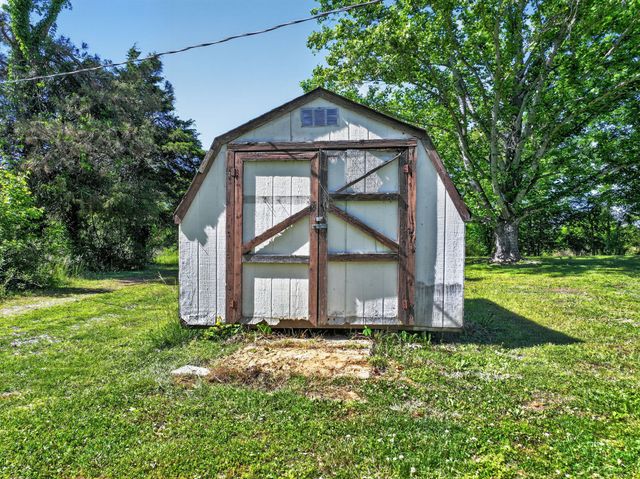 5979 Highway 100, Bon Aqua, TN 37025