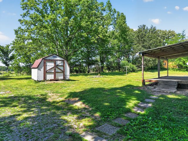 5979 Highway 100, Bon Aqua, TN 37025