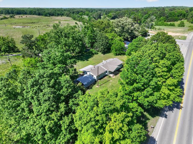 5979 Highway 100, Bon Aqua, TN 37025
