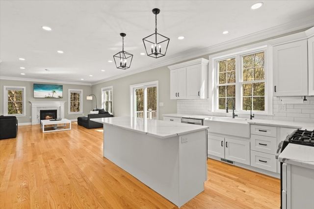 5 Baron Drive, Easton, MA 02356