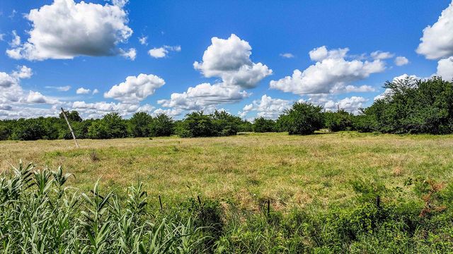 3 County Road 1104, Celeste, TX 75423