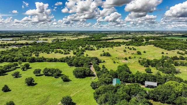 3 County Road 1104, Celeste, TX 75423