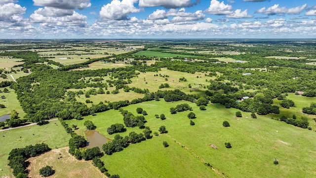 3 County Road 1104, Celeste, TX 75423
