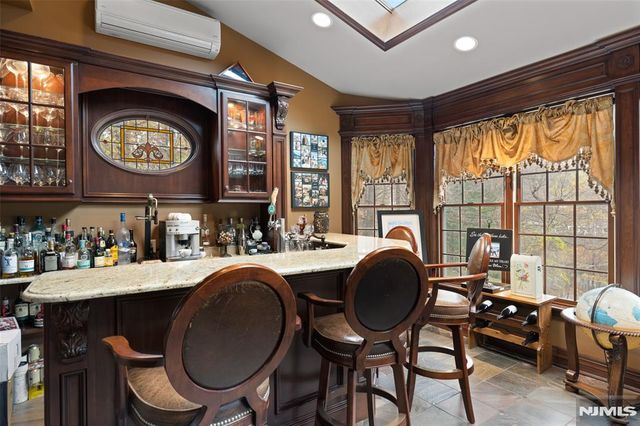 8 Stony Point Road, Oakland, NJ 07436