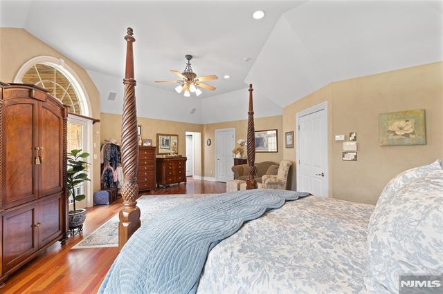 8 Stony Point Road, Oakland, NJ 07436