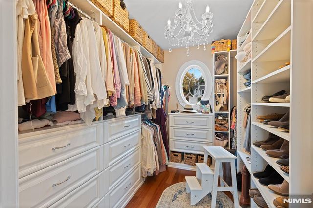 8 Stony Point Road, Oakland, NJ 07436