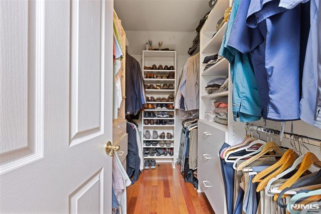 8 Stony Point Road, Oakland, NJ 07436