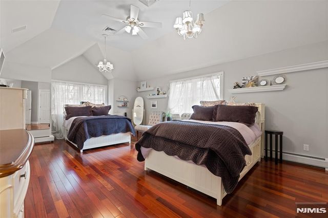 8 Stony Point Road, Oakland, NJ 07436