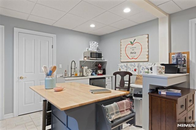 8 Stony Point Road, Oakland, NJ 07436